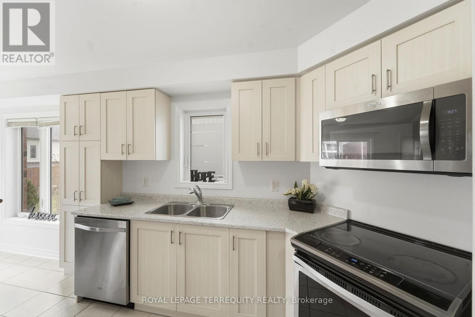 35 Colonel Lyall Street, St. Catharines, Ontario  L2P 0B3 - Photo 11 - X12926802