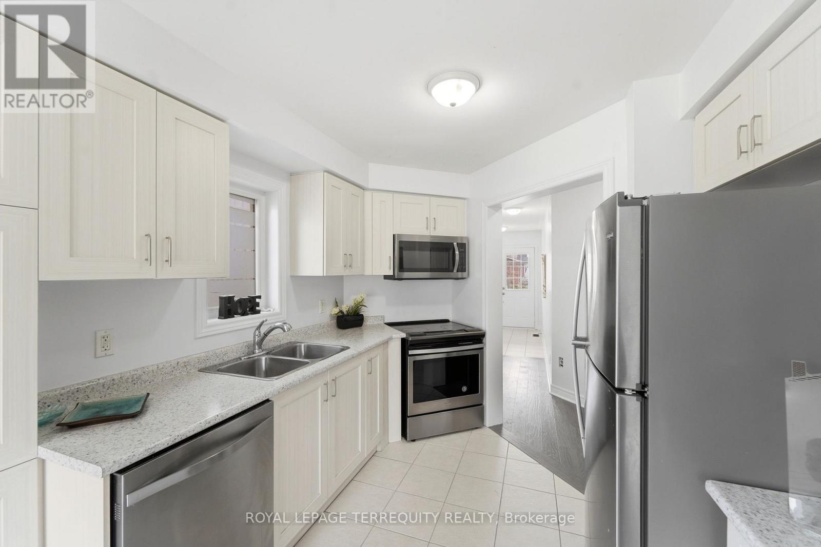 35 Colonel Lyall Street, St. Catharines, Ontario  L2P 0B3 - Photo 12 - X12926802