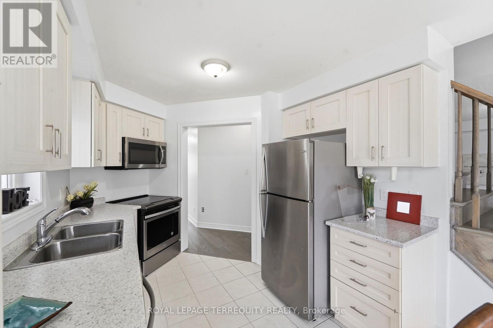 35 Colonel Lyall Street, St. Catharines, Ontario  L2P 0B3 - Photo 13 - X12926802