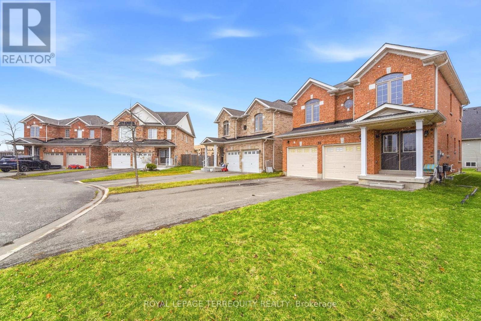 35 Colonel Lyall Street, St. Catharines, Ontario  L2P 0B3 - Photo 2 - X12926802