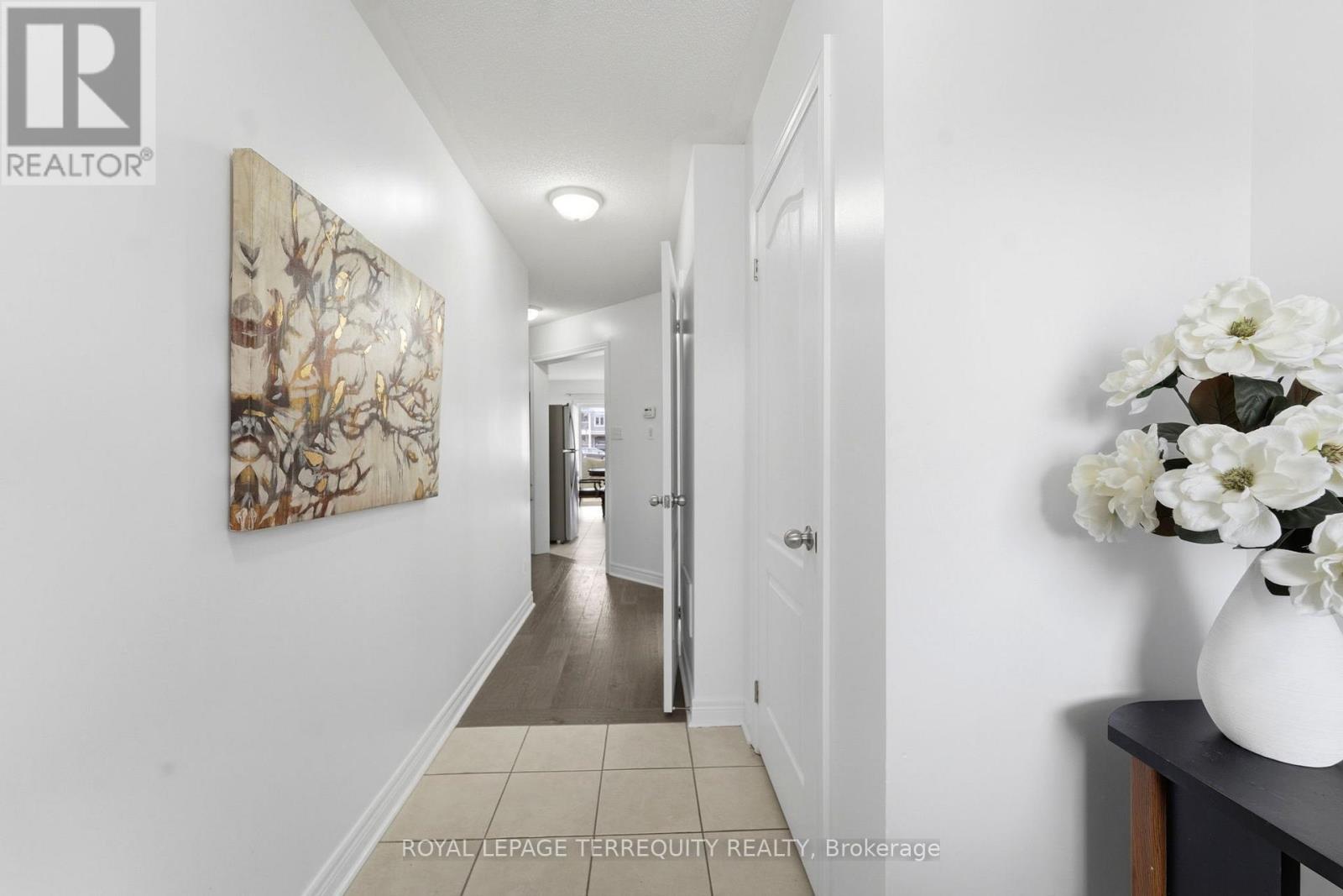 35 Colonel Lyall Street, St. Catharines, Ontario  L2P 0B3 - Photo 4 - X12926802