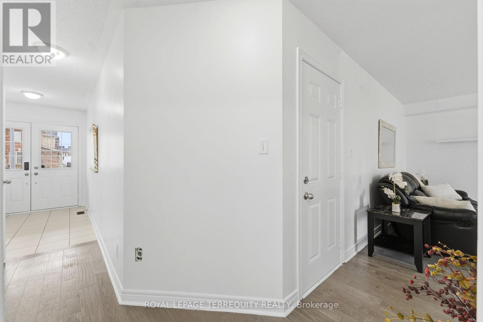 35 Colonel Lyall Street, St. Catharines, Ontario  L2P 0B3 - Photo 5 - X12926802