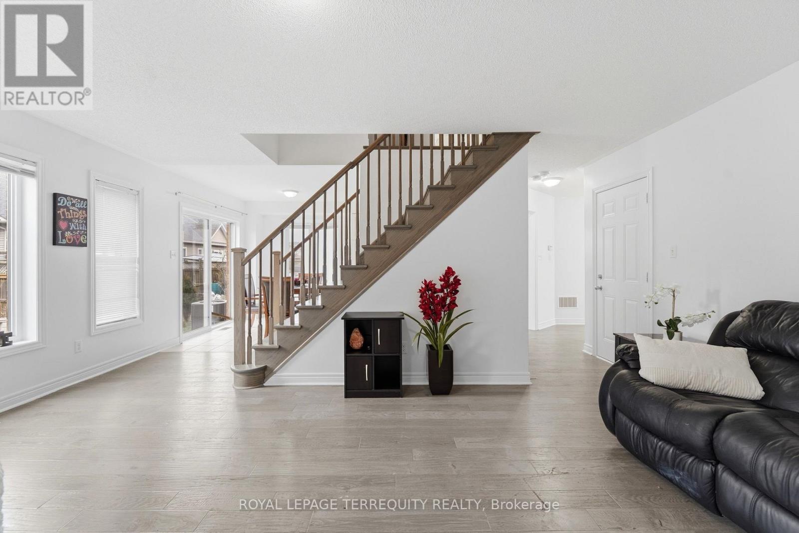 35 Colonel Lyall Street, St. Catharines, Ontario  L2P 0B3 - Photo 9 - X12926802