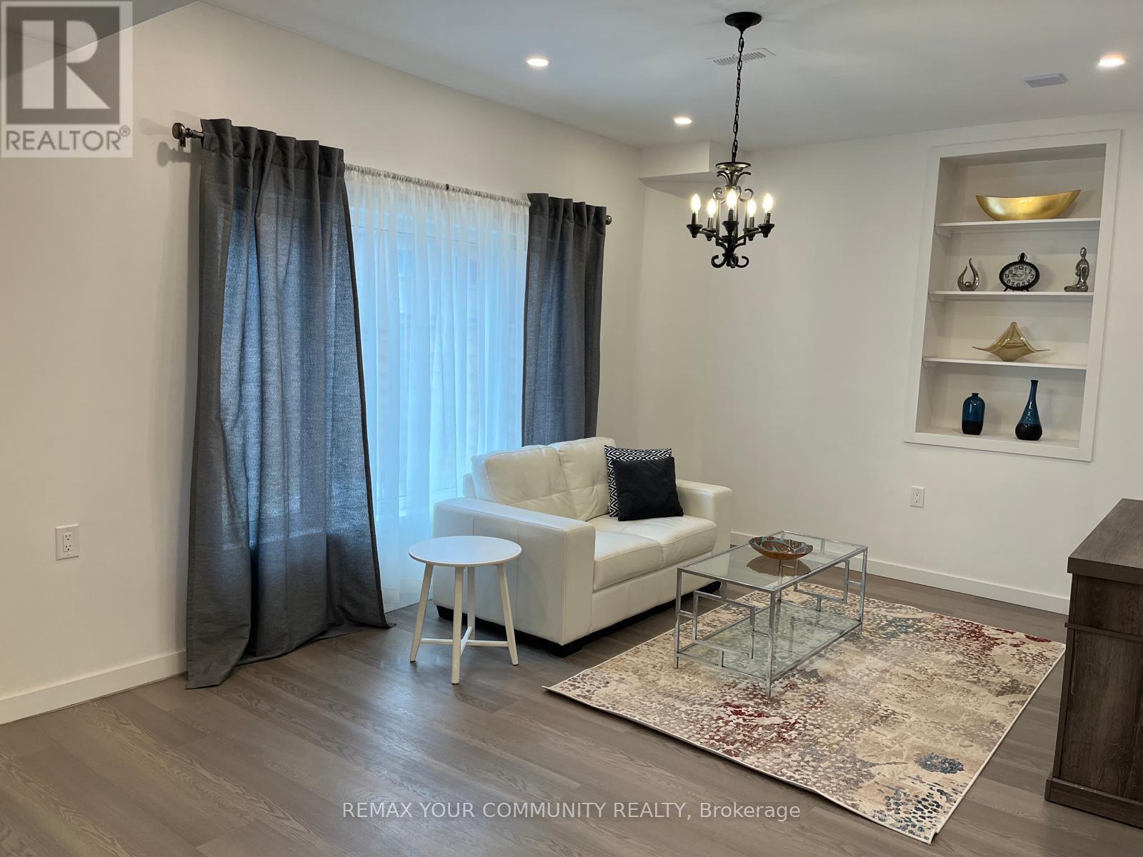 66 Woodhaven Avenue, Aurora, Ontario  L4G 3Y2 - Photo 8 - N12922784