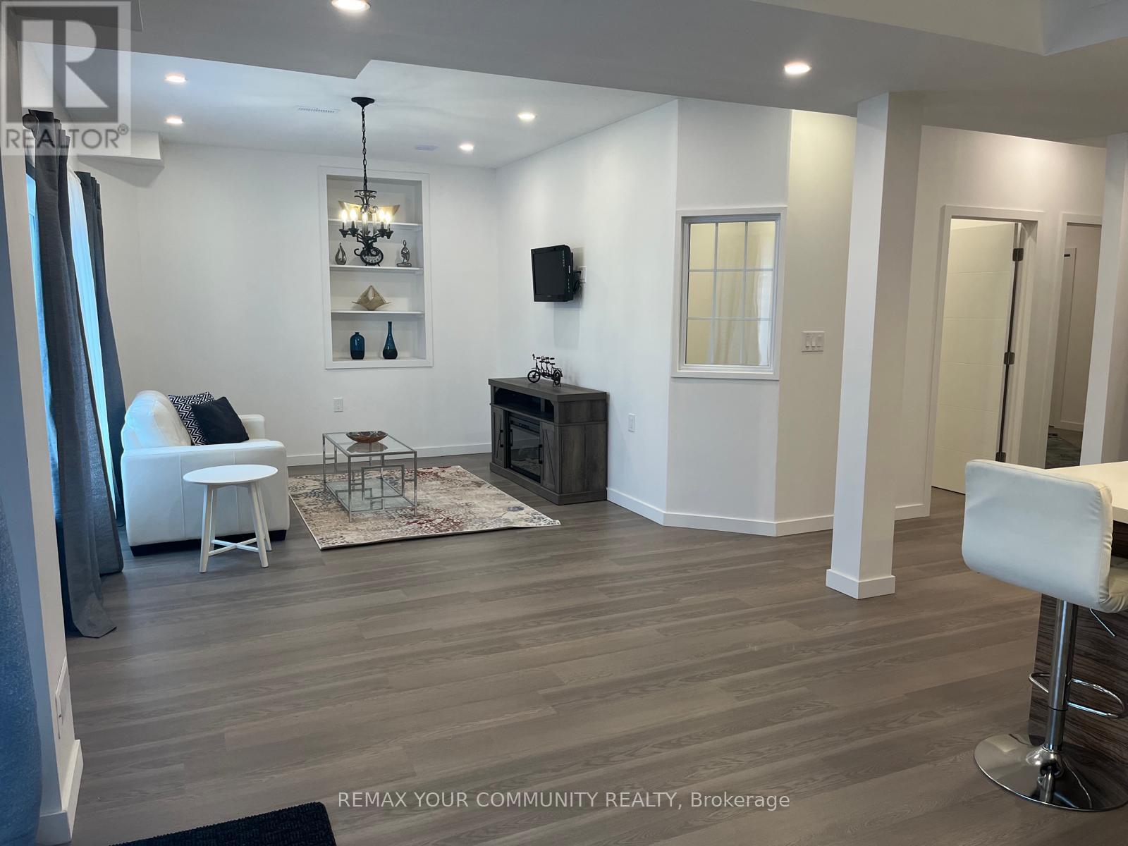 66 Woodhaven Avenue, Aurora, Ontario  L4G 3Y2 - Photo 7 - N12922784