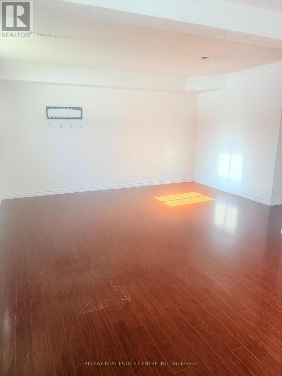 245 Heritage Drive, Kitchener, Ontario  N2B 3A9 - Photo 24 - X12912844