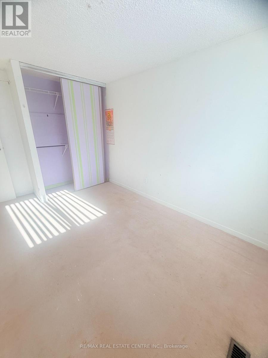 245 Heritage Drive, Kitchener, Ontario  N2B 3A9 - Photo 16 - X12912844