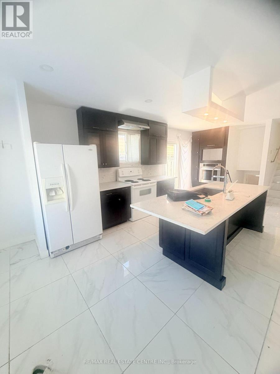 245 Heritage Drive, Kitchener, Ontario  N2B 3A9 - Photo 5 - X12912844