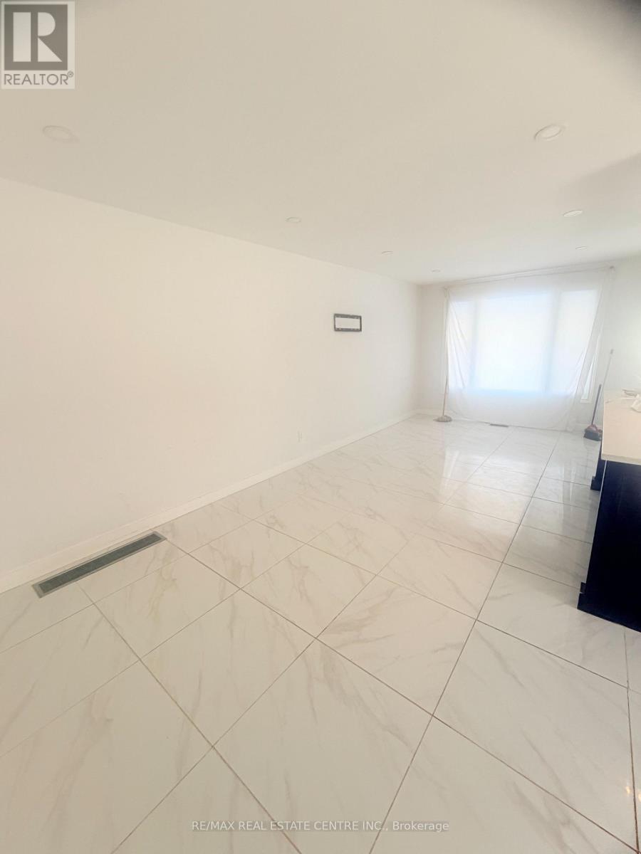 245 Heritage Drive, Kitchener, Ontario  N2B 3A9 - Photo 21 - X12912844