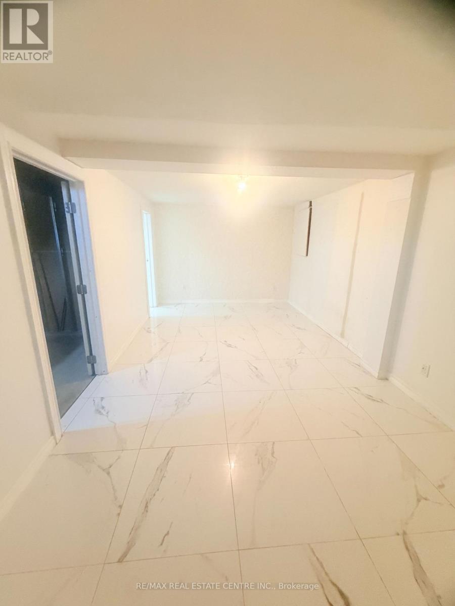 245 Heritage Drive, Kitchener, Ontario  N2B 3A9 - Photo 25 - X12912844