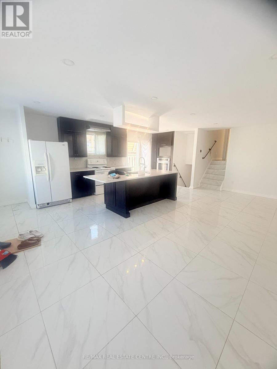 245 Heritage Drive, Kitchener, Ontario  N2B 3A9 - Photo 7 - X12912844