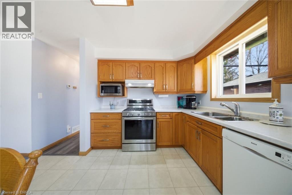 136 Woodlawn Ave Avenue, Brantford, Ontario  N3R 6S2 - Photo 12 - 40812331