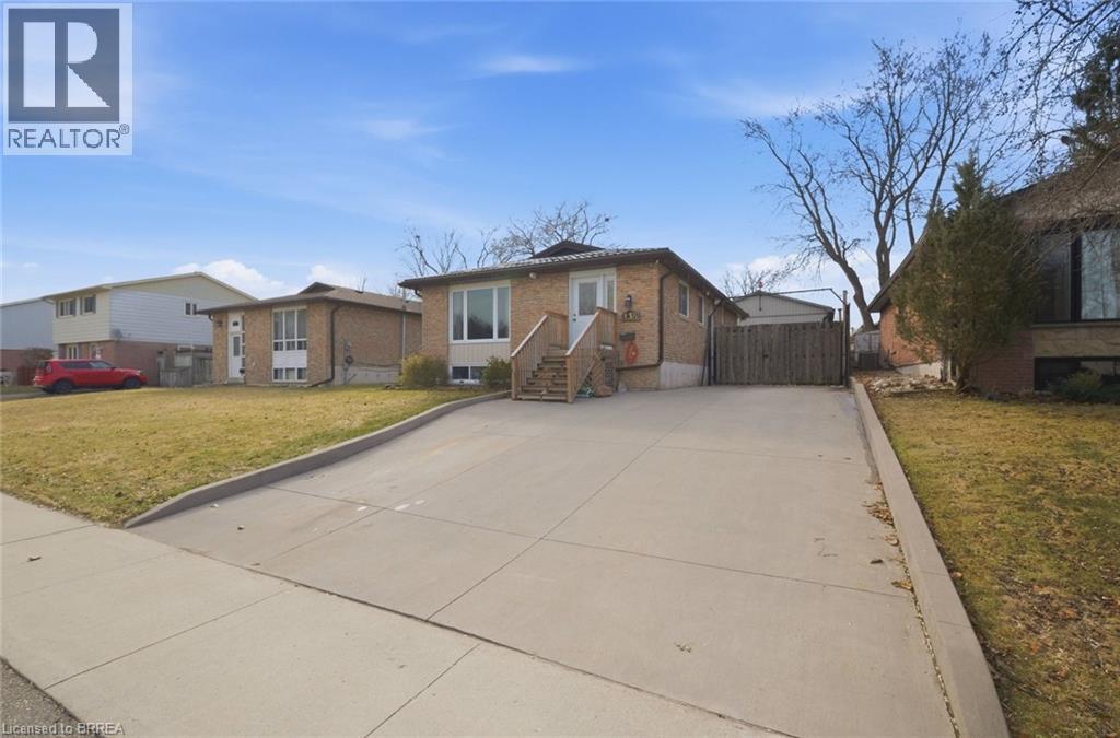 136 Woodlawn Ave Avenue, Brantford, Ontario  N3R 6S2 - Photo 2 - 40812331