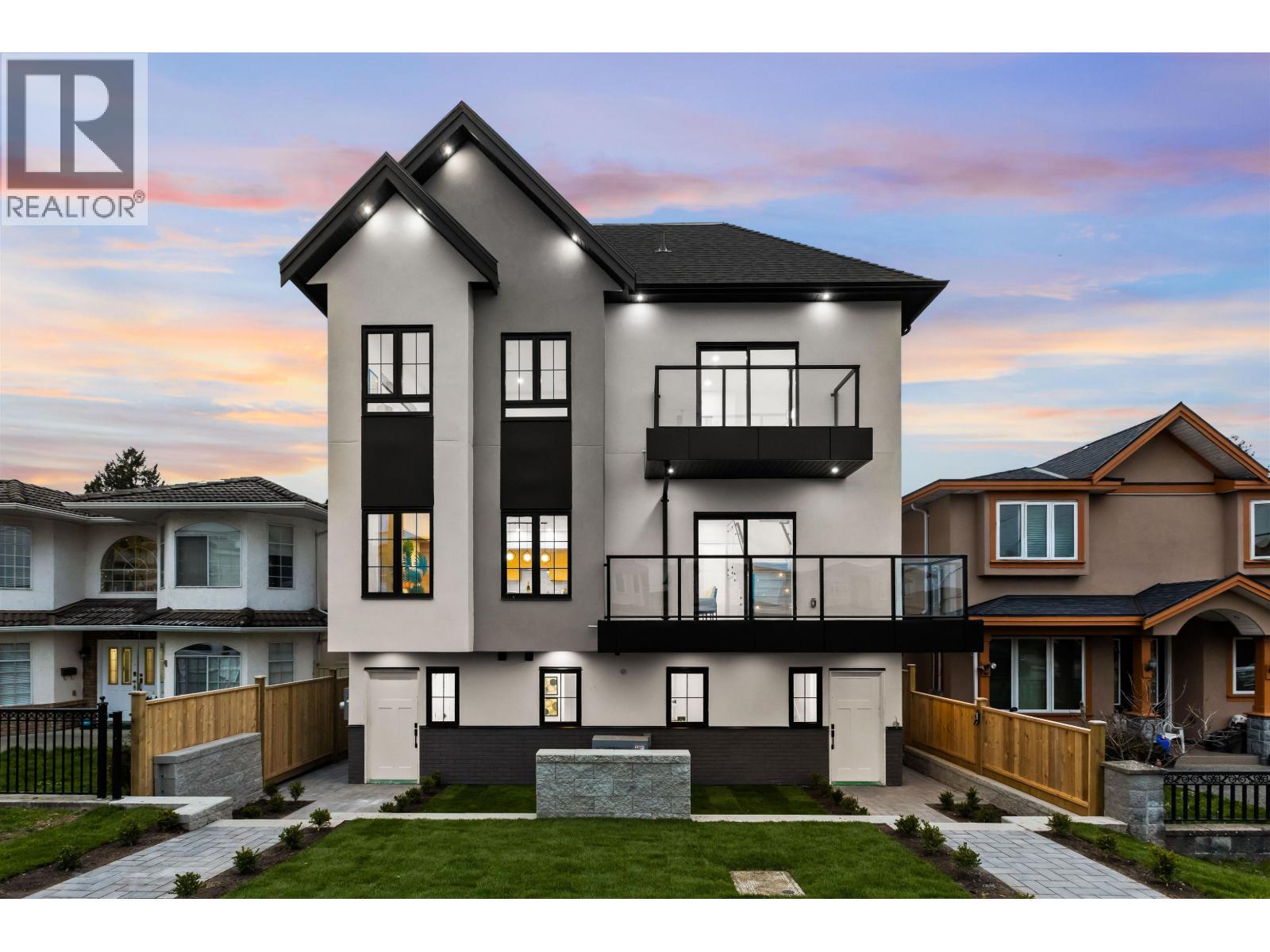 2 7353 12th Avenue, Burnaby, British Columbia  V3N 2J8 - Photo 1 - R3104178