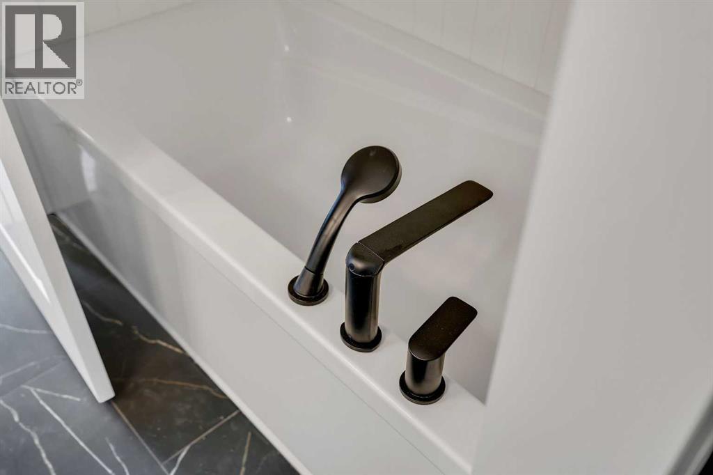 108 Creekview Manor Sw, Calgary, Alberta  T2X 4Y1 - Photo 29 - A2271874