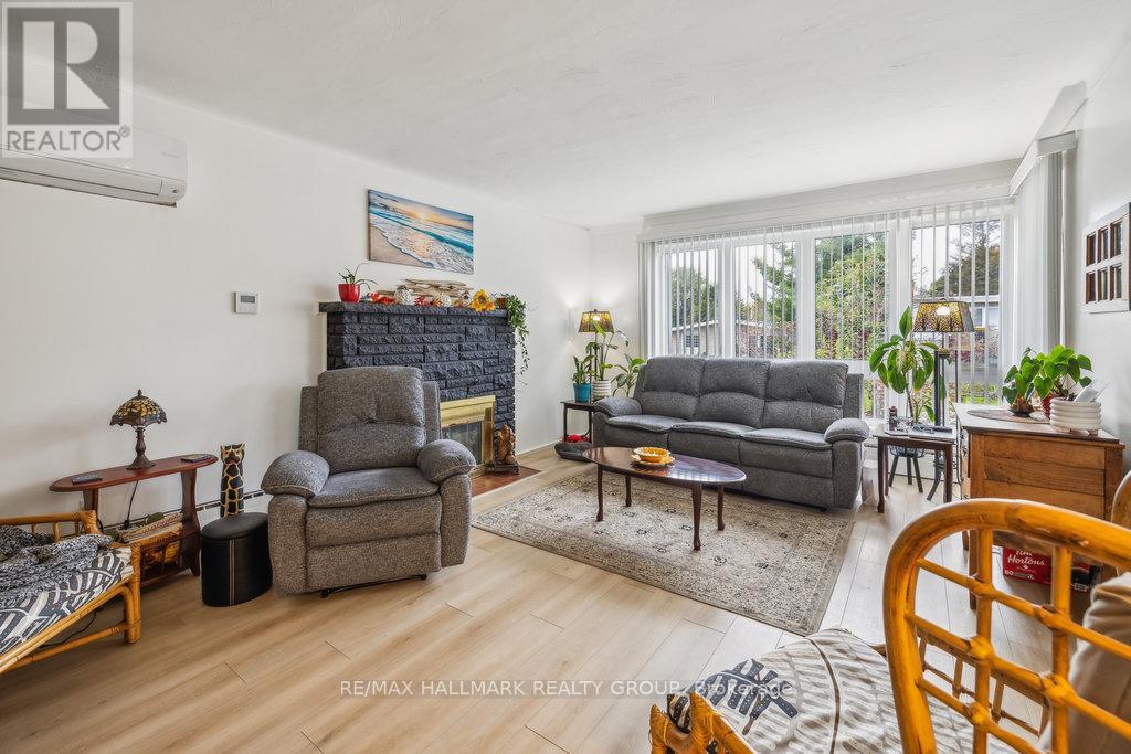 264 Michel Circle, Ottawa, Ontario  K1L 7P9 - Photo 3 - X12926886