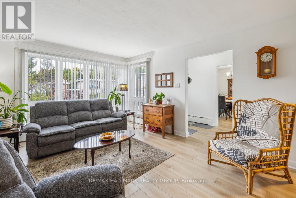 264 Michel Circle, Ottawa, Ontario  K1L 7P9 - Photo 4 - X12926886