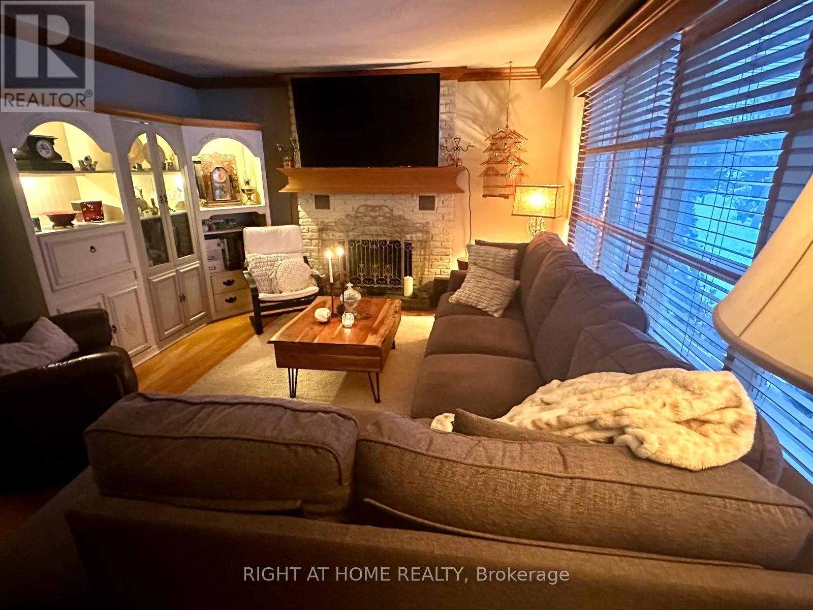 Main - 551 Brentwood Avenue, Oshawa, Ontario  L1G 2S9 - Photo 4 - E12926884