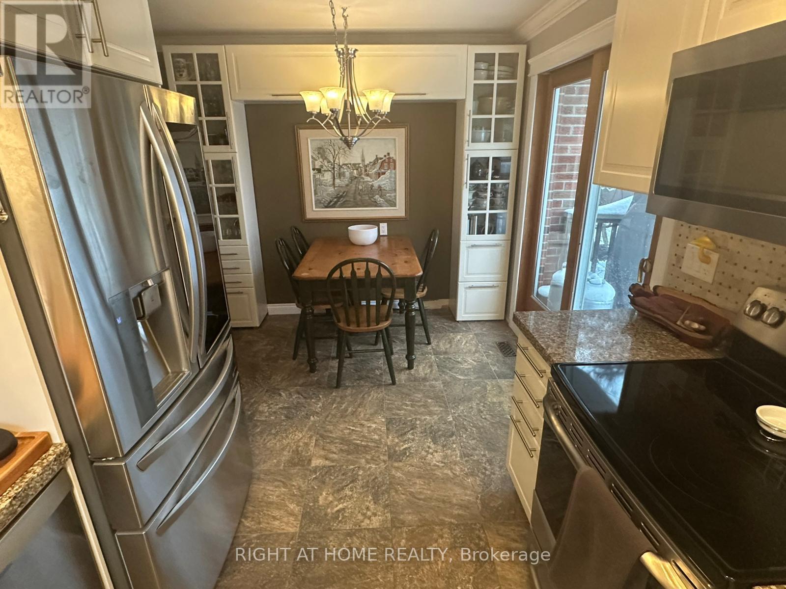 Main - 551 Brentwood Avenue, Oshawa, Ontario  L1G 2S9 - Photo 6 - E12926884