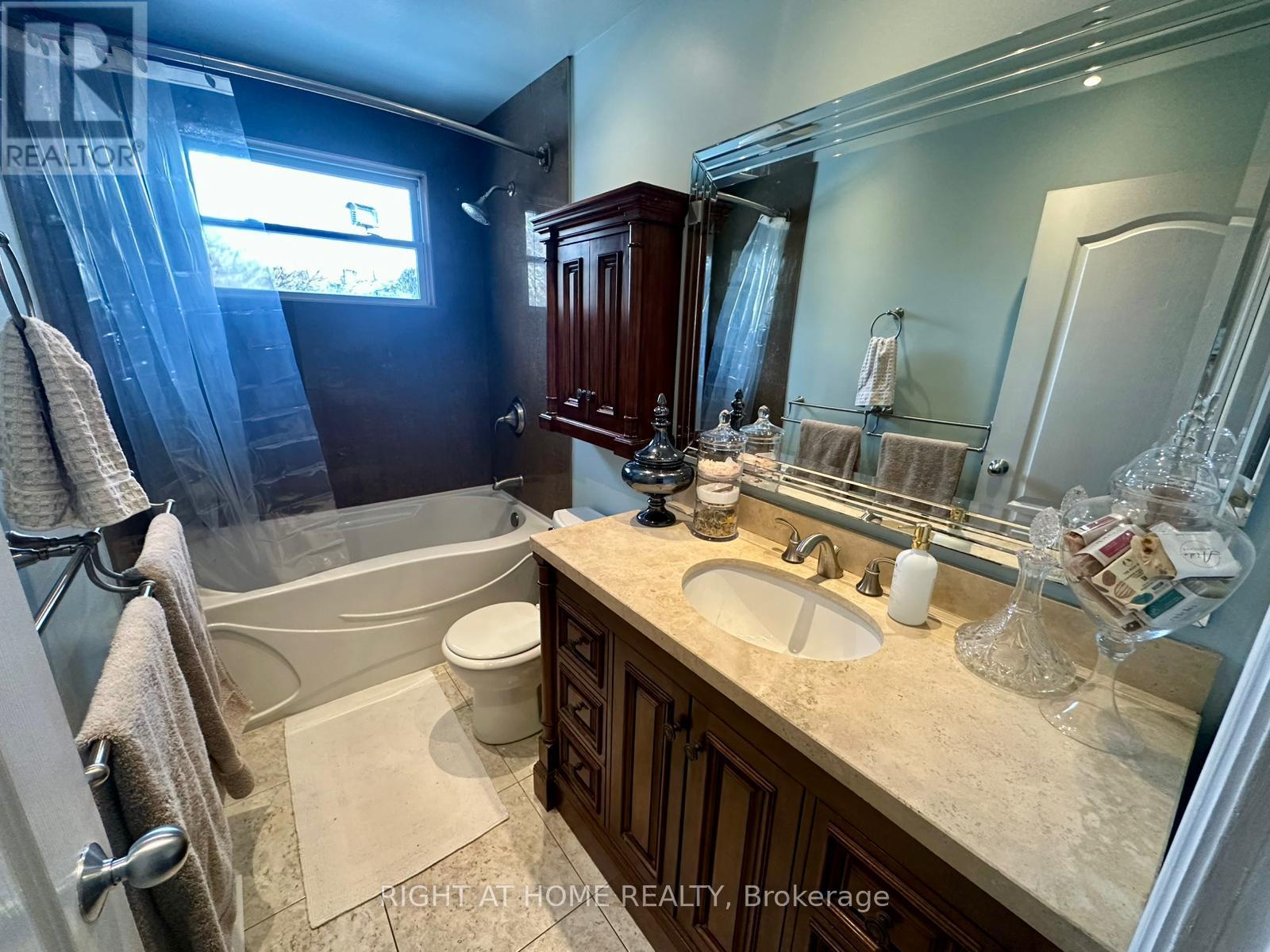 Main - 551 Brentwood Avenue, Oshawa, Ontario  L1G 2S9 - Photo 9 - E12926884