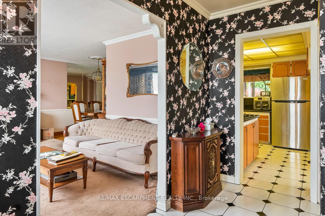 7 Delverton Place, Toronto, Ontario  M2S 1Y5 - Photo 9 - C12877442