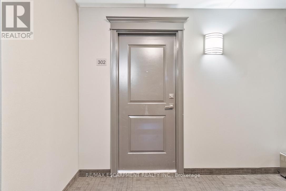 302 - 5020 Corporate Drive, Burlington, Ontario  L7L 0H7 - Photo 4 - W12476650