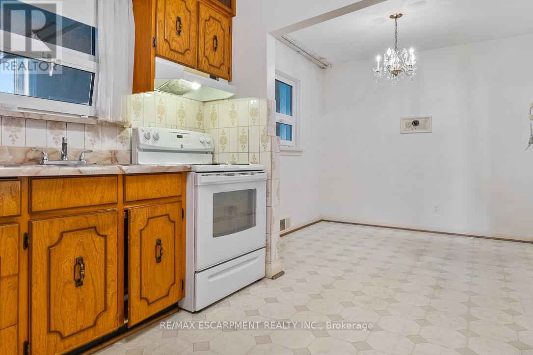 2510 Donnavale Drive, Mississauga, Ontario  L5A 2N1 - Photo 10 - W12740124