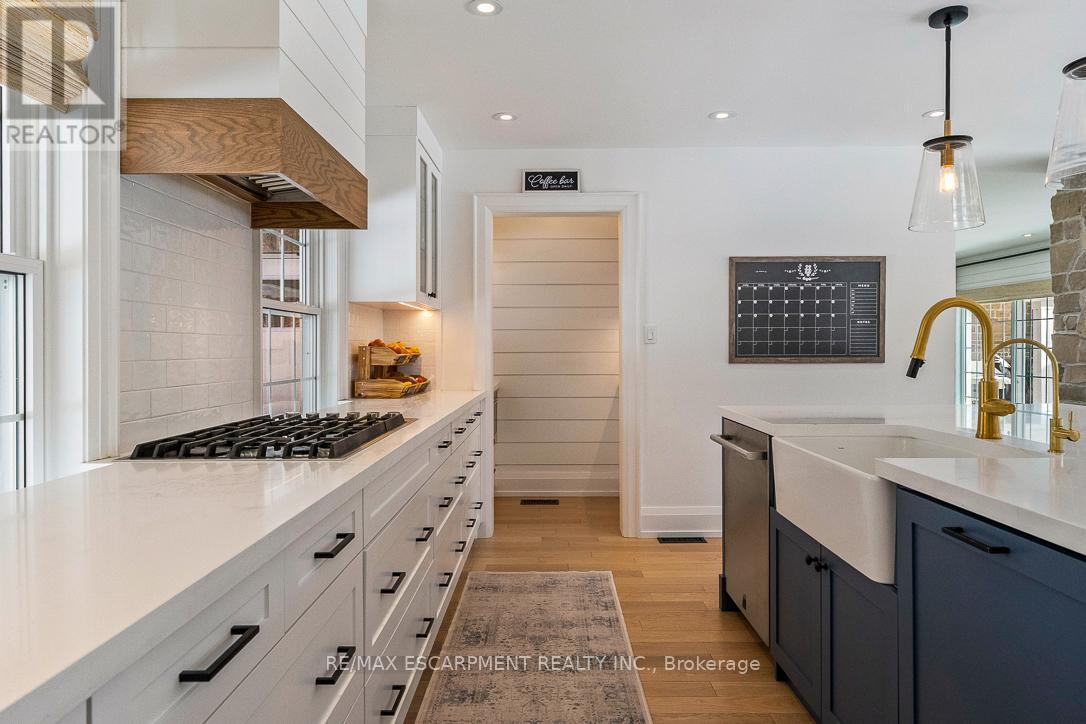 976 Cresthampton Lane, Mississauga, Ontario  L5H 2X1 - Photo 12 - W12819814