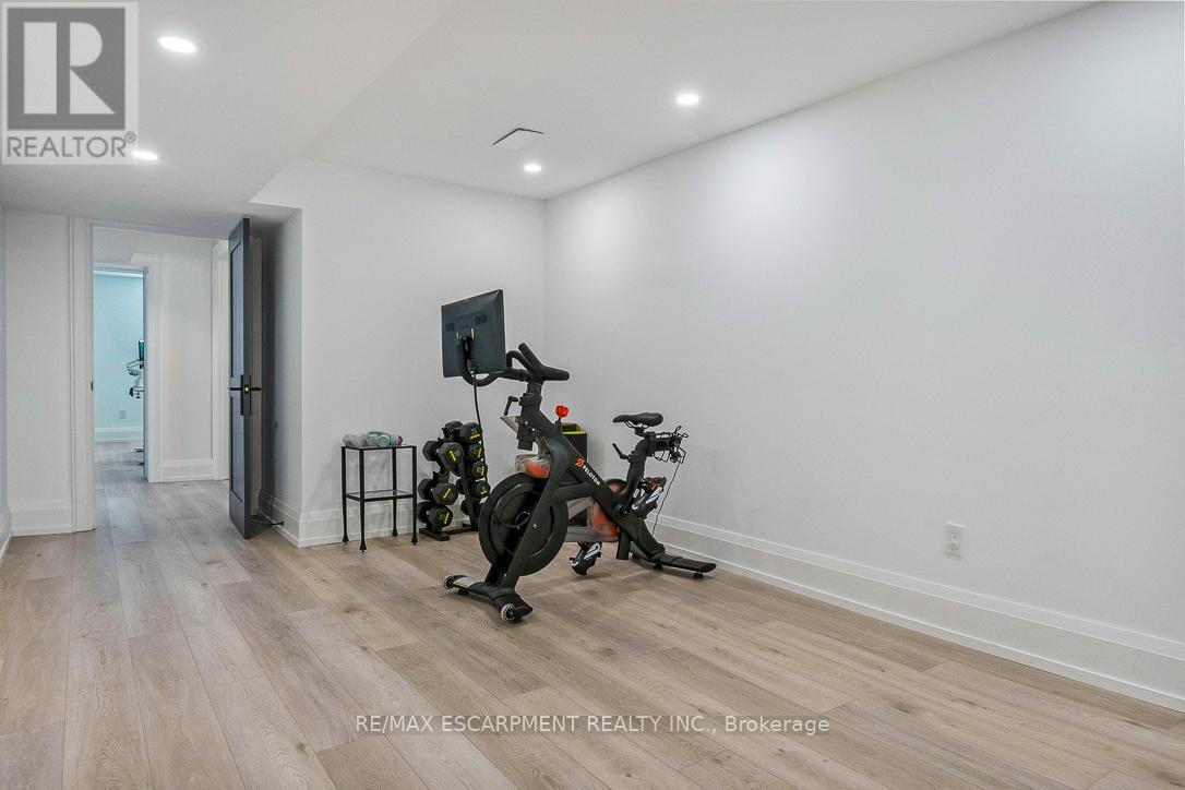 976 Cresthampton Lane, Mississauga, Ontario  L5H 2X1 - Photo 35 - W12819814