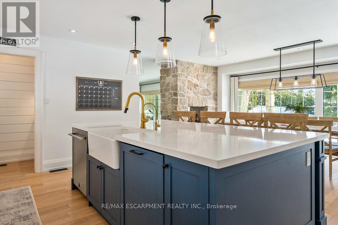 976 Cresthampton Lane, Mississauga, Ontario  L5H 2X1 - Photo 13 - W12819814