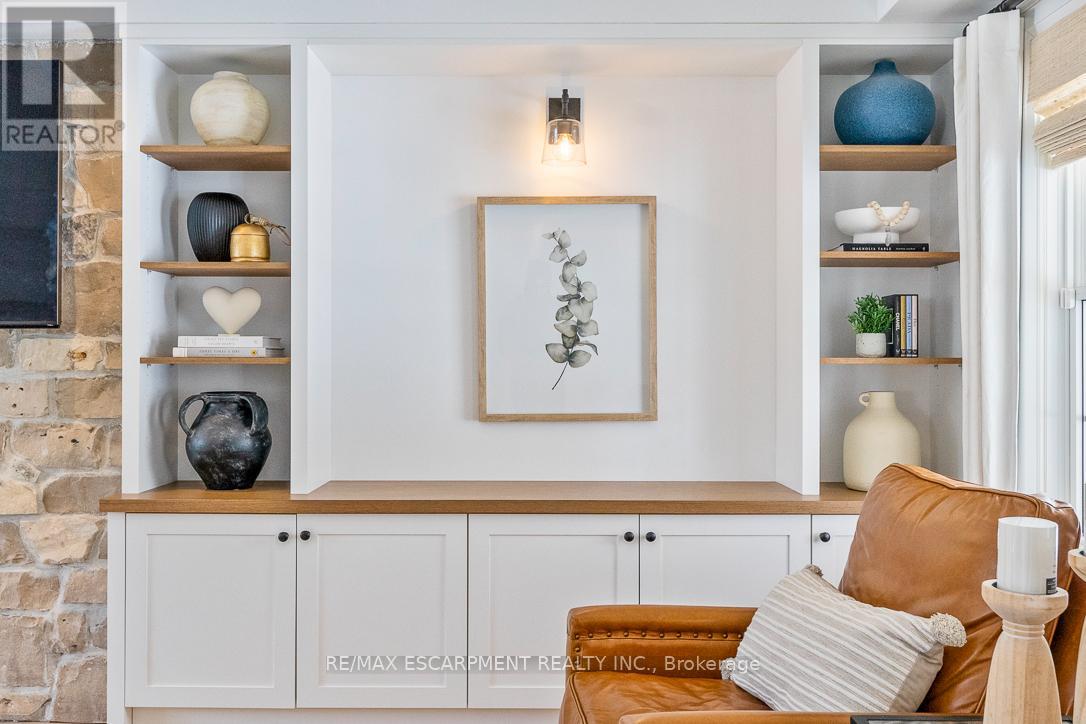 976 Cresthampton Lane, Mississauga, Ontario  L5H 2X1 - Photo 8 - W12819814