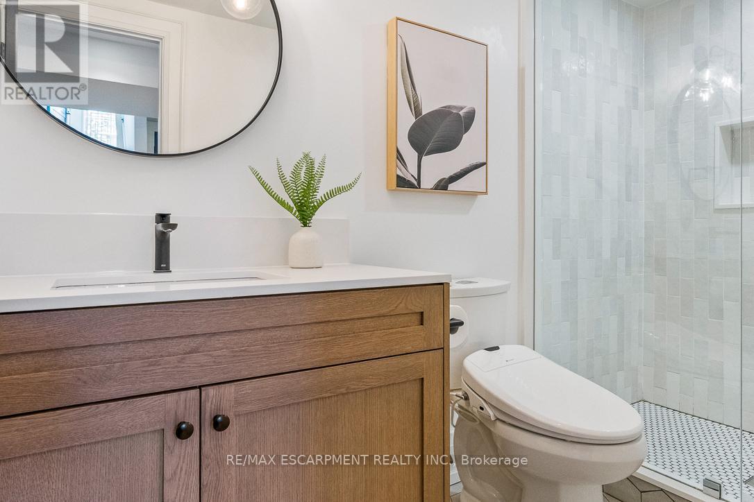 976 Cresthampton Lane, Mississauga, Ontario  L5H 2X1 - Photo 36 - W12819814