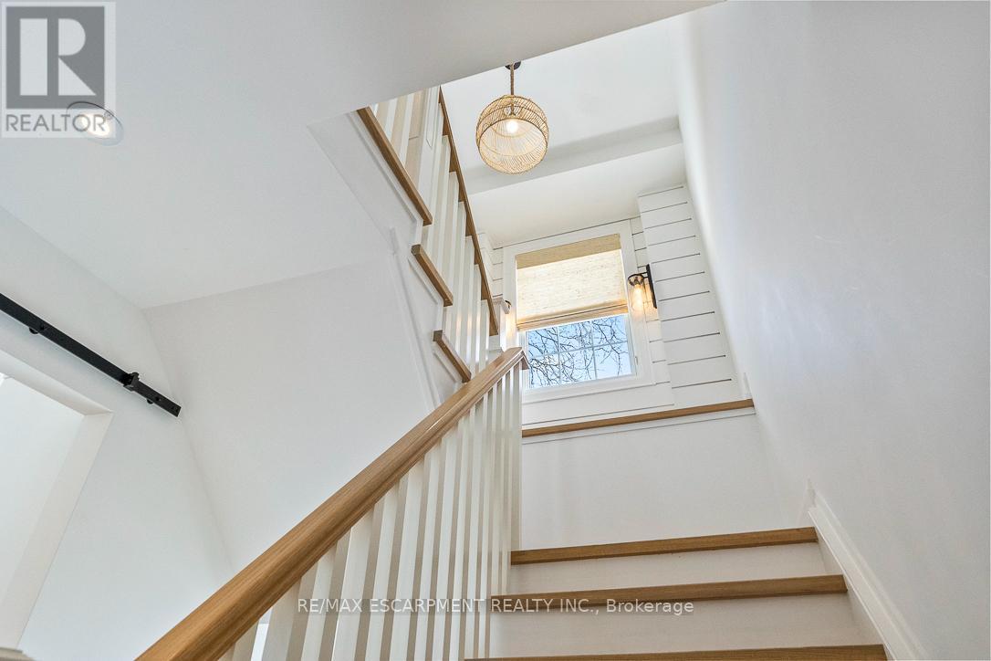 976 Cresthampton Lane, Mississauga, Ontario  L5H 2X1 - Photo 18 - W12819814