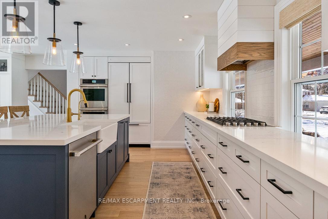 976 Cresthampton Lane, Mississauga, Ontario  L5H 2X1 - Photo 11 - W12819814