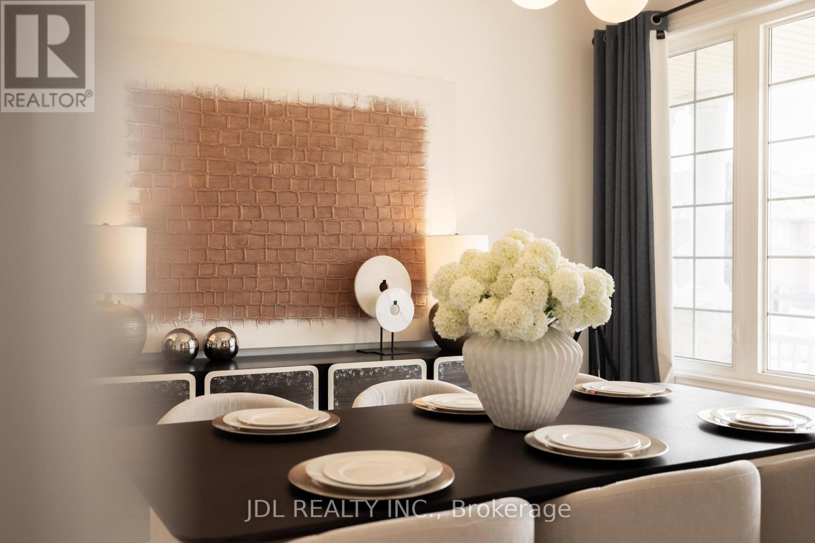 3 Mansard Drive, Richmond Hill, Ontario  L4E 0L8 - Photo 5 - N12926878