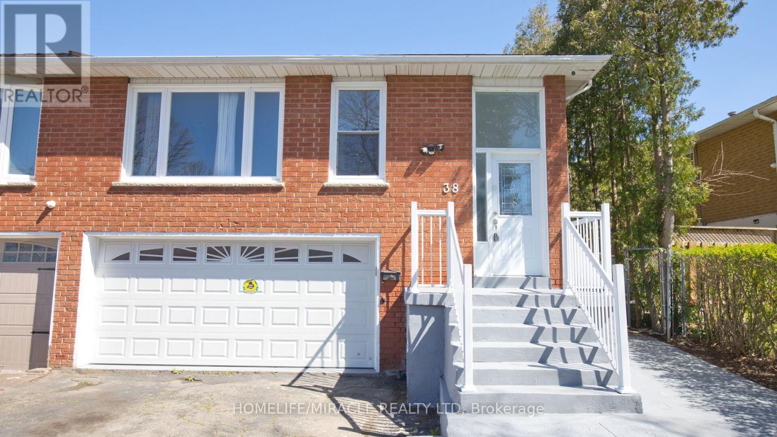 38 MEDICI PLACE, Brampton, Ontario