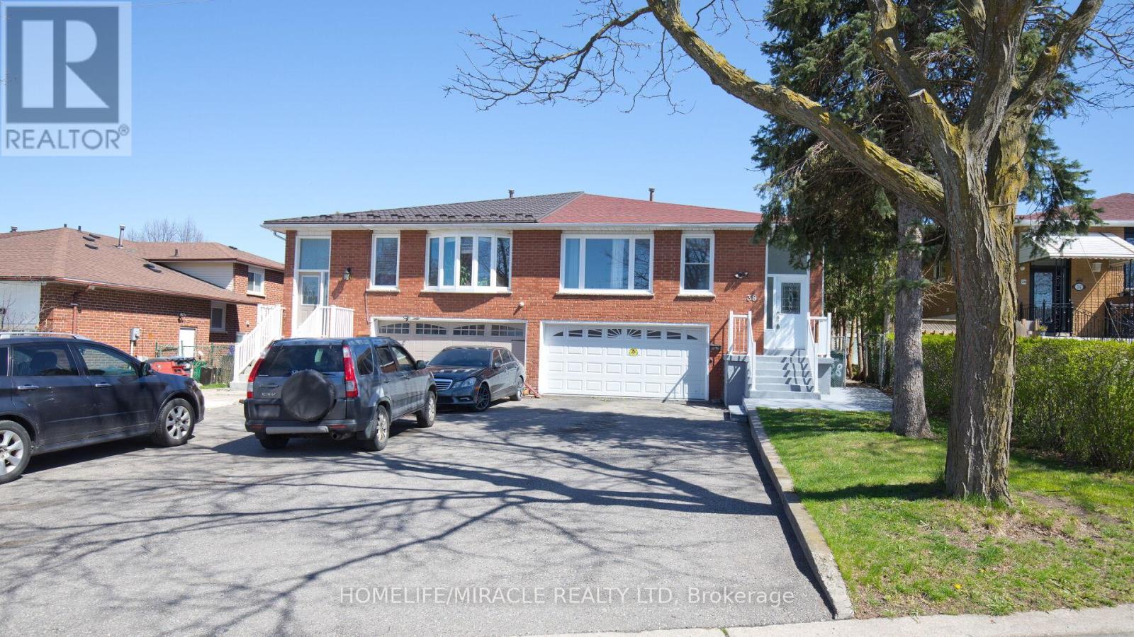 38 Medici Place, Brampton, Ontario  L6S 3C6 - Photo 3 - W12926870
