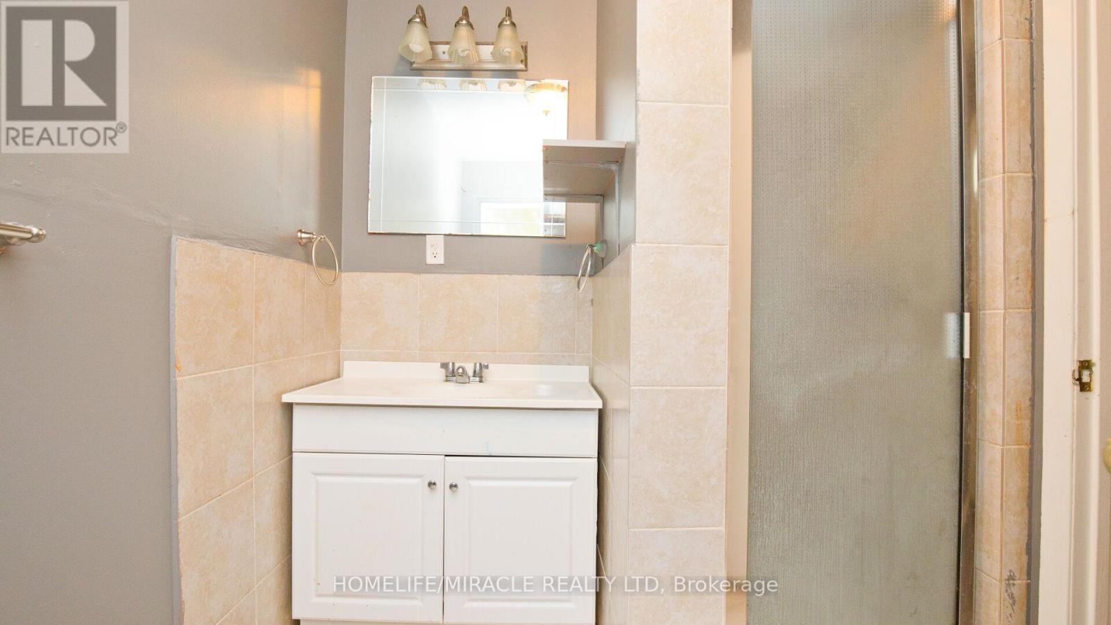 38 Medici Place, Brampton, Ontario  L6S 3C6 - Photo 32 - W12926870