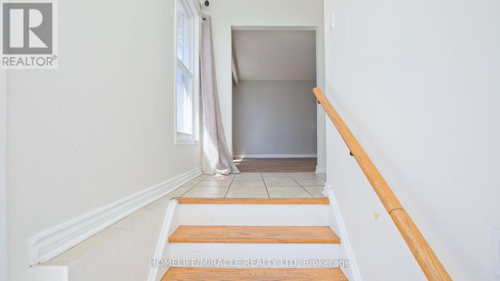 38 Medici Place, Brampton, Ontario  L6S 3C6 - Photo 4 - W12926870