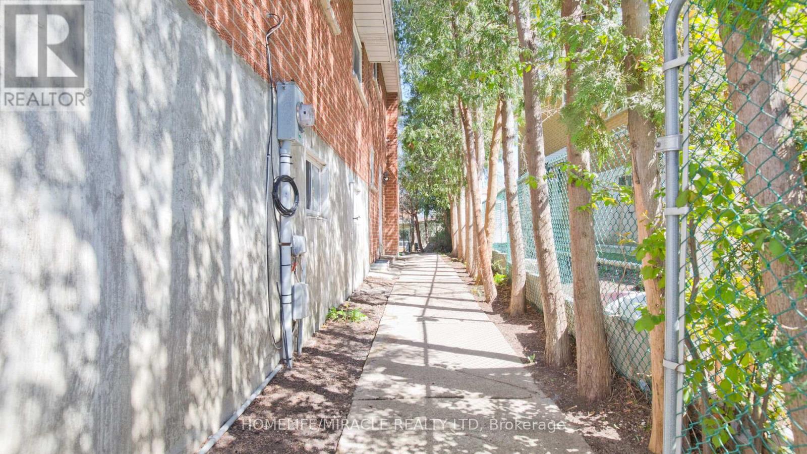 38 Medici Place, Brampton, Ontario  L6S 3C6 - Photo 45 - W12926870