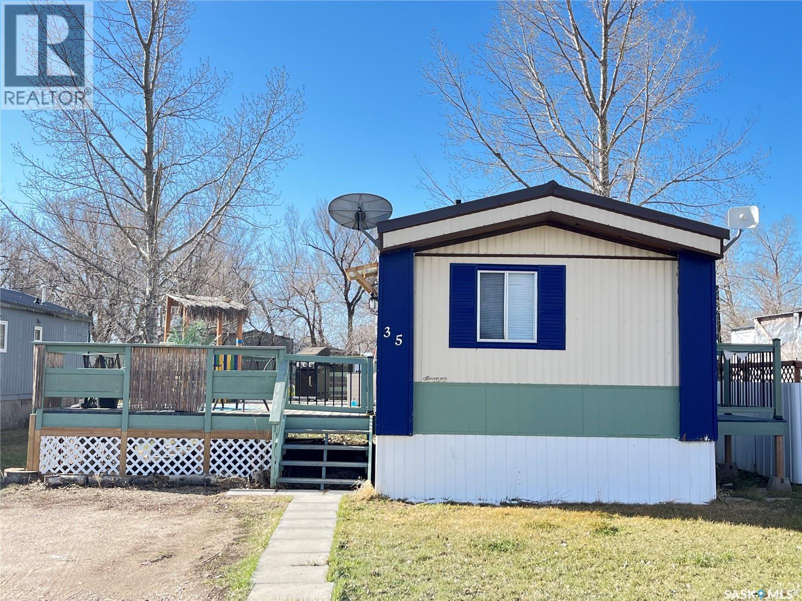 35 Cypress Mobile Home Park, Maple Creek, Saskatchewan