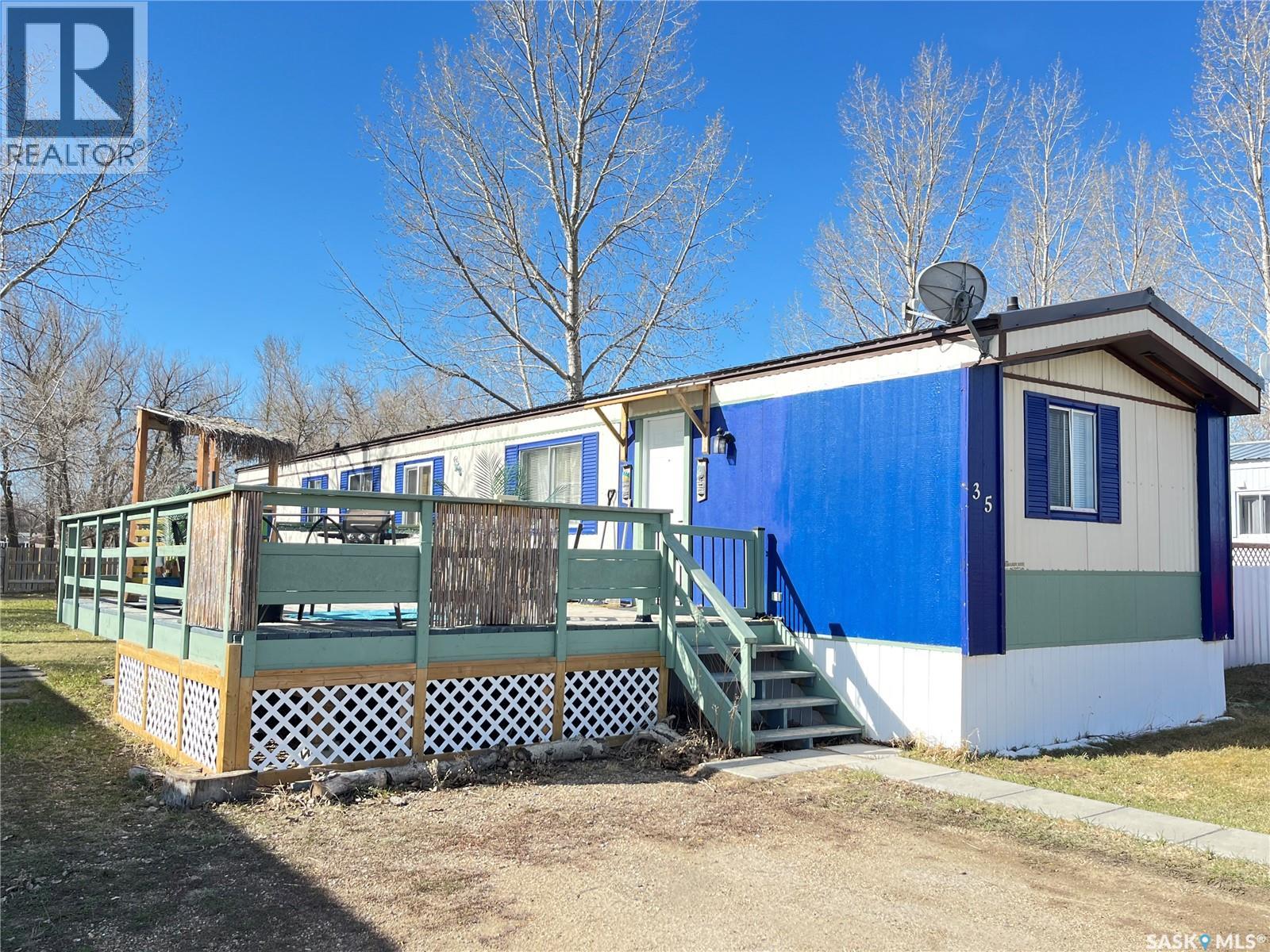 35 Cypress Mobile Home Park, Maple Creek, Saskatchewan  S0N 1N0 - Photo 2 - SK031407