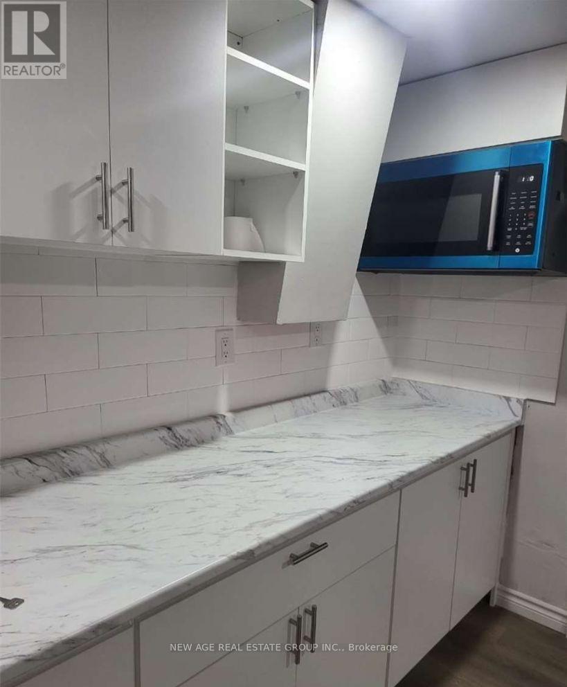 467 Limeridge Road W, Hamilton, Ontario  L9C 2V7 - Photo 4 - X12857564