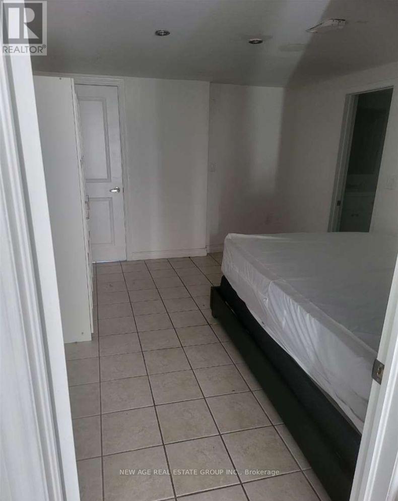 467 Limeridge Road W, Hamilton, Ontario  L9C 2V7 - Photo 3 - X12857564