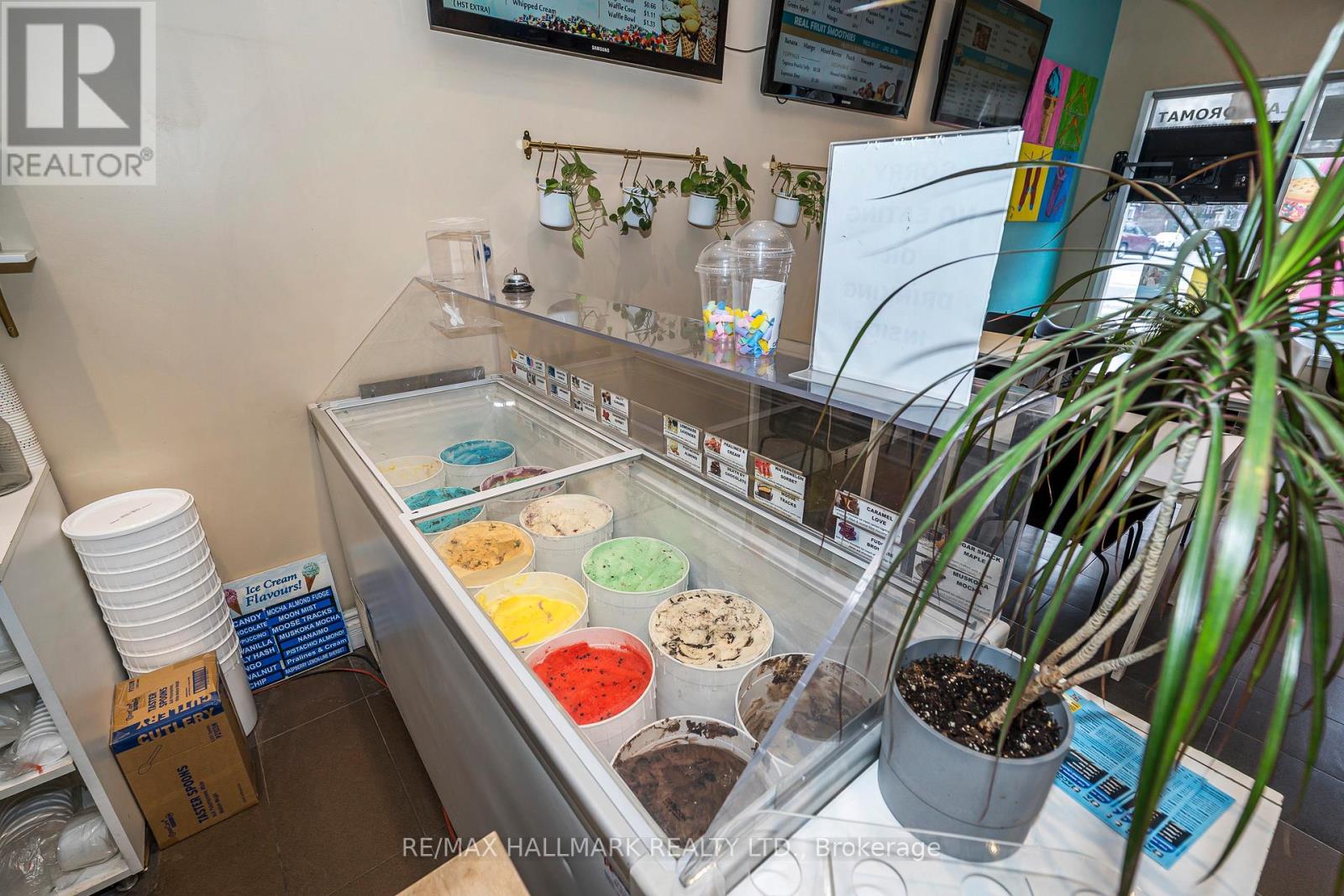 Main Floor - 956 St Clair Avenue W, Toronto, Ontario  M6E 1A1 - Photo 12 - C12926956