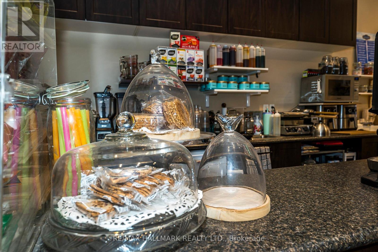 Main Floor - 956 St Clair Avenue W, Toronto, Ontario  M6E 1A1 - Photo 14 - C12926956