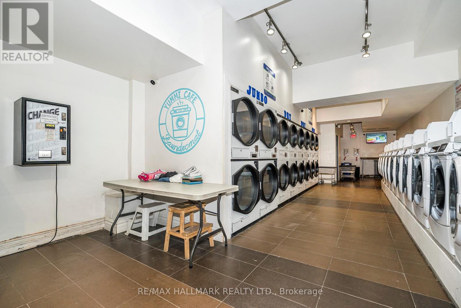 Main Floor - 956 St Clair Avenue W, Toronto, Ontario  M6E 1A1 - Photo 24 - C12926956