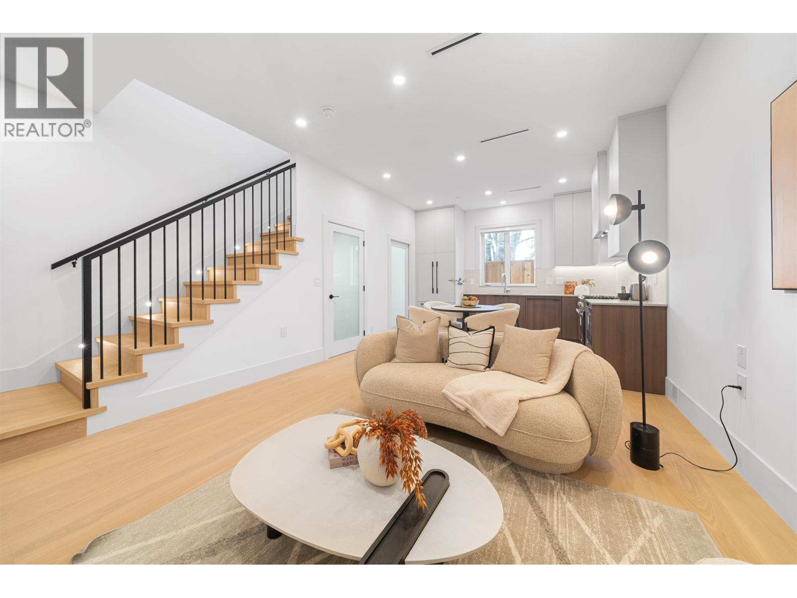 2609 Dundas Street, Vancouver, British Columbia  V5K 1R1 - Photo 3 - R3102031