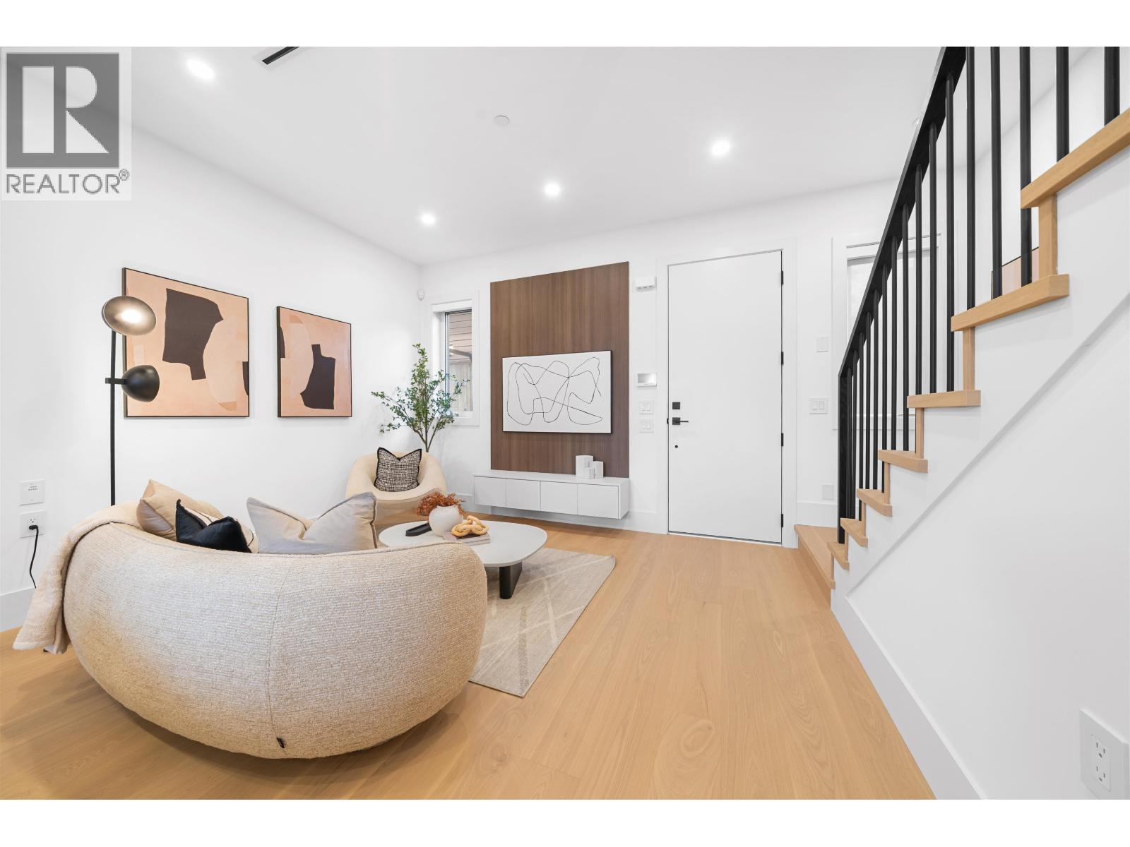 2609 Dundas Street, Vancouver, British Columbia  V5K 1R1 - Photo 2 - R3102031