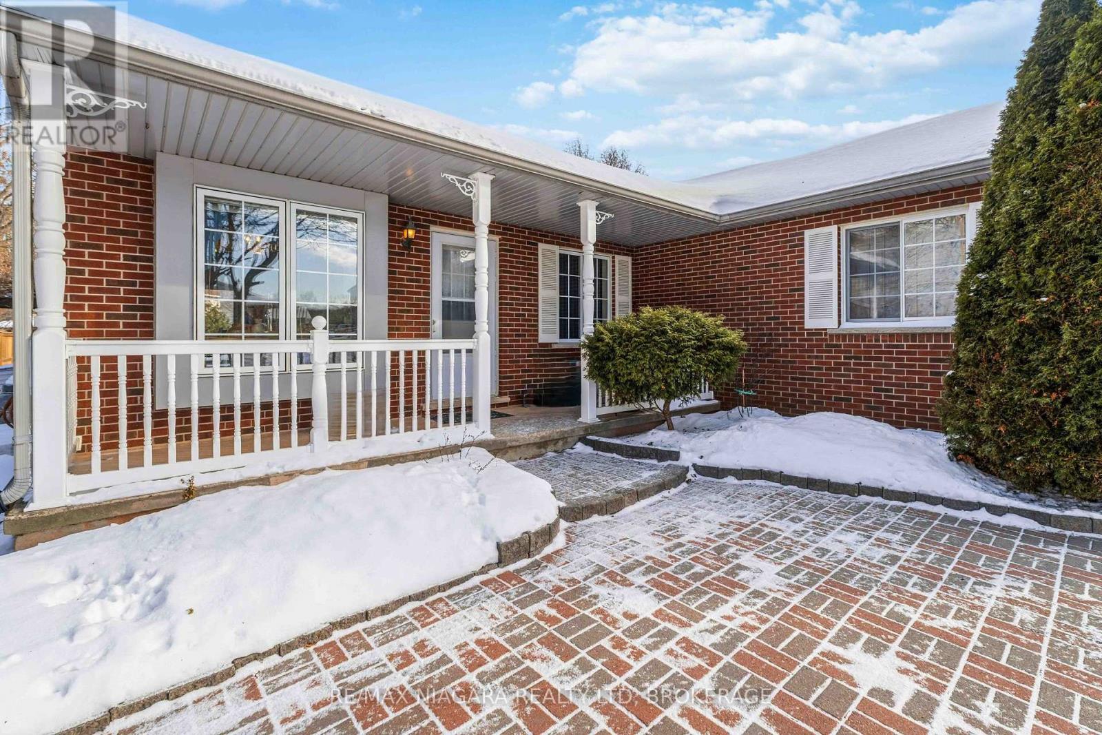 4445 Lincoln Avenue, Lincoln, Ontario  L0R 1B3 - Photo 3 - X12763948